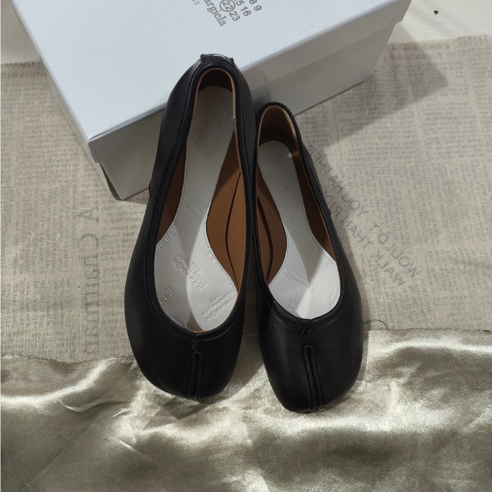 Maison Martin Margiela Black Split-Toe Leather Ballet Flats